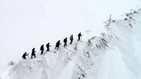 Muş'ta Doğaseverler Kurtik Dağı'na Tırmandı