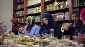 Müslüman Turistler Türk Ailesinin İftar Sofrasında Buluştu