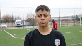 Parmaklarını Kaybeden Genç Kaleci Futbolla Hayata Tutunuyor