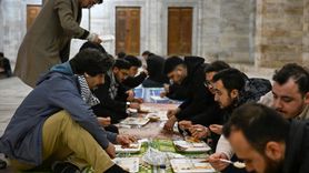 Şehzadebaşı Camisi'nde Gösteri Sonrası Nöbet Tutma Etkinliği