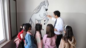Siirt'teki İlkokul Müdürü Selami Eroğlan Sanat Galerisi Yaratıyor