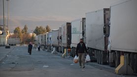 Sınırda İftar Geleneği: Tır Şoförleri Sofralarını Kuruyor