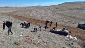 Sivas'ta Otomobil Devrildi: 4 Yaralı