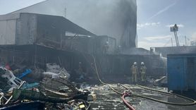 Ümraniye'de Hurdalık Alanda Yangın Çıktı