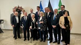 Almanya'da Mustafa Duman'a Devlet Liyakat Nişanı Verildi