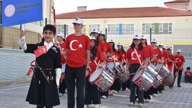 Antalya'da 23 Nisan Coşkusu: Askeri Bando Çocuklarla Buluştu