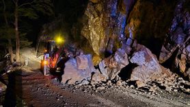 Antalya'da Heyelan Sonrası Taşatan Yolu Yeniden Ulaşıma Açıldı