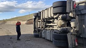 Ardahan'daki Tır Kazasında Sürücü Yaralandı