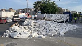 Aydın'da Tırdan Gaz Betonların Dökülmesi Güvenlik Kamerasında