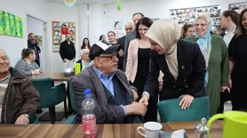 Bakan Göktaş, Berlin'de Türk Vatandaşı Gençler ve Yaşlılarla Buluştu