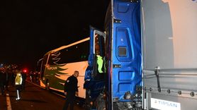 Bilecik'te Tırın Tur Otobüsüne Çarpması Sonucu 13 Yaralı