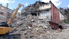 Bolu'da Atıl Otel Yıkımına Başlandı