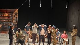 Bursa'da 'Bavulun Laneti' Tiyatro Gösterimi