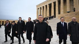 CHP Genel Başkanı Özgür Özel Anıtkabir'i Ziyaret Etti