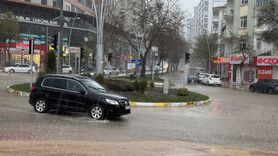 Elazığ'da Sağanak Yağış Hayatı Olumsuz Etkiledi