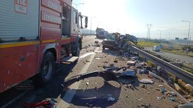 İzmir'de Trafik Kazası: 1 Ölü, 2 Yaralı