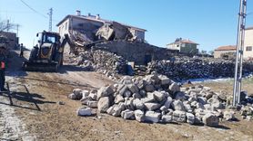 Kayseri'de Ahır ve Ev Çöktü: 35 Küçükbaş Hayvan ile 2 Eşek Telef Oldu