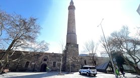 Kayseri'deki Camide Hırsızlık Girişimi Kameralara Yansıdı