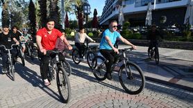 Kemer'de 7. Akra Gran Fondo Öncesi Şehir Turu ve Müzik Etkinliği Yapıldı
