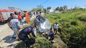 Manavgat'ta Otomobil Kanala Devrildi: İki Yaralı