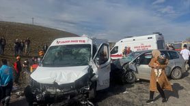 Sivas'ta Öğretmenleri Taşıyan Minibüs Kaza Geçirdi