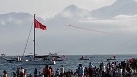 Türk Yıldızları Antalya'da Heyecan Dolu Gösteri Uçuşu Gerçekleştirdi