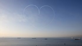 Türk Yıldızları İskenderun'da Gösteri Uçuşu Gerçekleştirdi