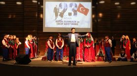 Van'da Ortaokul Öğrencileri 'Kurtuluştan Kuruluşa' Oratoryosu İle Sahne Aldı