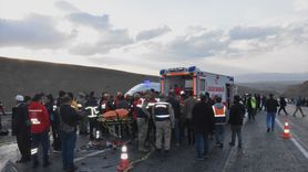 Van'da Trafik Kazası: 6 Ölü, 13 Yaralı