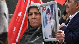 Van'daki Aileler DEM Parti Önünde Eylemlerini Sürdürüyor