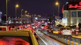 Yenibosna Metrobüs Yaya Üst Geçidi Söküm Çalışması Trafiği Etkiledi