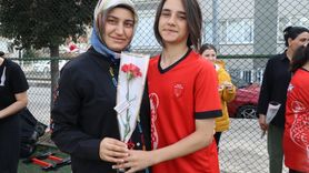 Amasya'da Kadın Futbolcular Anneler Günü'nü Kutladı
