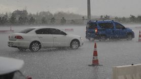 Ankara-Niğde Otoyolu'nda Yağmur ve Dolu Yağışı Etkili Oldu
