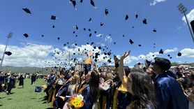 Ardahan Üniversitesi'nde Mezuniyet Coşkusu