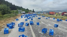 Balıkesir'de Tırdan Yola Savrulan Cam Şişeler Trafiği Aksattı