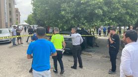 Diyarbakır'da Hastane Bahçesinde Oturanlara Otomobil Çarptı