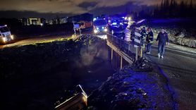 Erzurum'da Dereye Yuvarlanan Araçta Yaralanan 3 Kişi Hastaneye Kaldırıldı