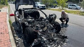 Eyüpsultan'da Lüks Otomobil Yangını