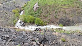 Hakkari'de Minibüs Kazası: 2 Ölü, 3 Yaralı