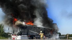 İzmir'de Belediye Otobüsü Yangını Kontrol Altına Alındı