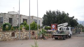 İzmir'de Dekoratif Beton Kemerinin Yıkılması: Doktor Çiftin Ölümü İçin Tören Düzenlendi