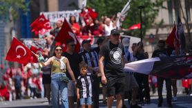 New York'ta Coşku Dolu Türk Günü Yürüyüşü