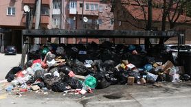 Priştine'de Grev Nedeniyle Çöp Yığınları Oluştu