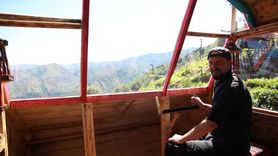 Rize'deki Helikopter Şeklindeki Ahşap Yapı Ziyaretçilerin İlgisini Çekiyor