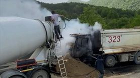 Sinop'ta Alev Alan Hafriyat Kamyonu Kullanılamaz Hale Geldi