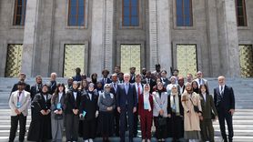 TBMM Başkanı Kurtulmuş, Diplomasi Kampı Öğrencileriyle Bir Araya Geldi