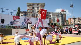 Van ve Çevre İl Yıldızları 19 Mayıs'ı Coşkuyla Kutladı