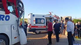 Afyonkarahisar'da Yolcu Otobüsü ile Tır Çarpıştı, 9 Yaralı