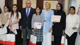 Ağrı'da Öğrenciler Karnelerini Aldı