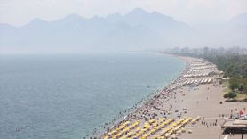 Antalya'da Bayram Yoğunluğu: Sahiller Dolu